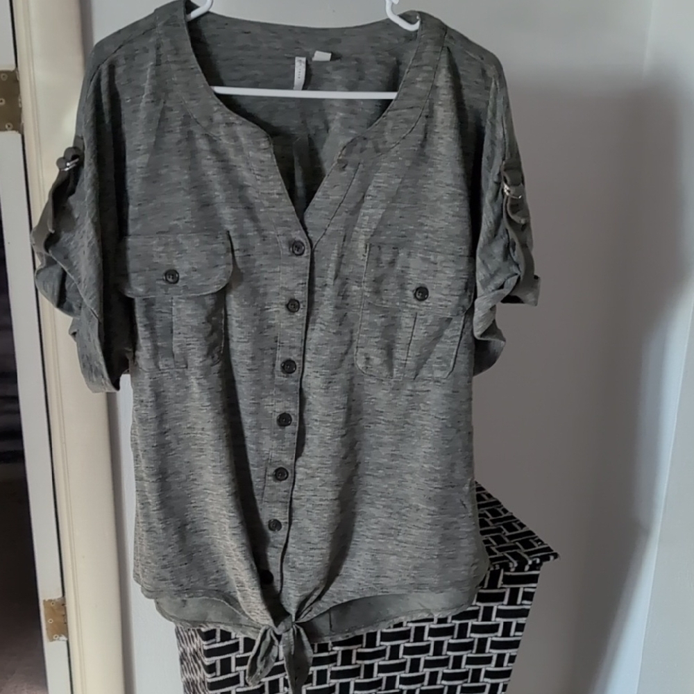 Women's Green/Gray Button-Up Top